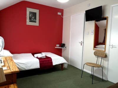 Clean and Specious Room in Dryton Main Photo