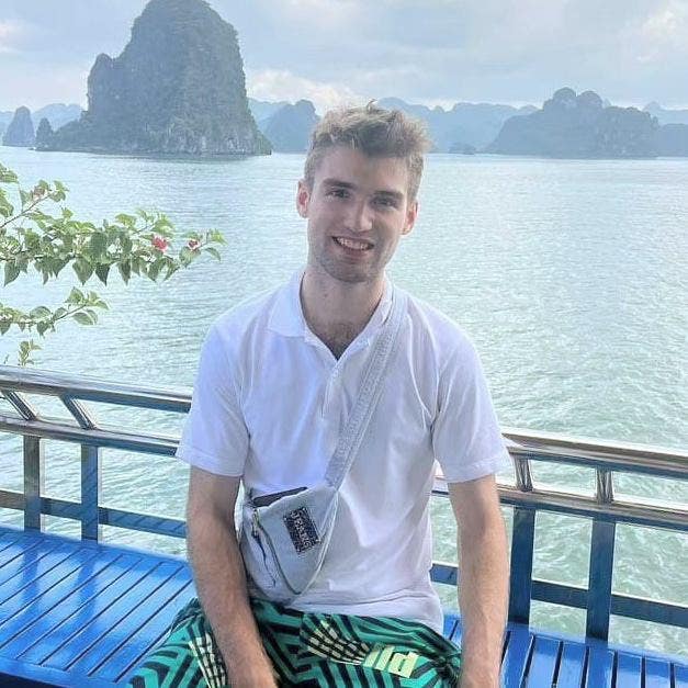 Postgrad (23M) looking for double room Dec-Aug Main Photo