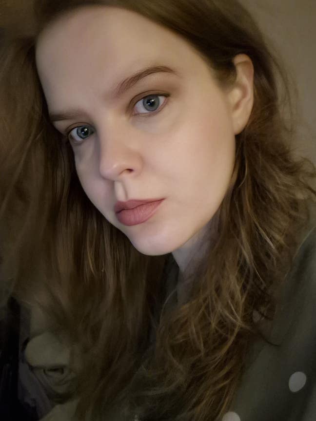 I am a professional female aged 31. I am look... Main Photo