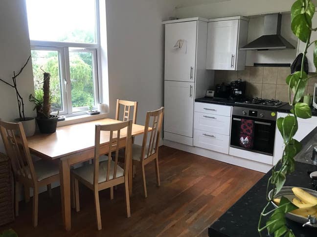 Bright and Spacious Double Room in Abeautiful Home Main Photo