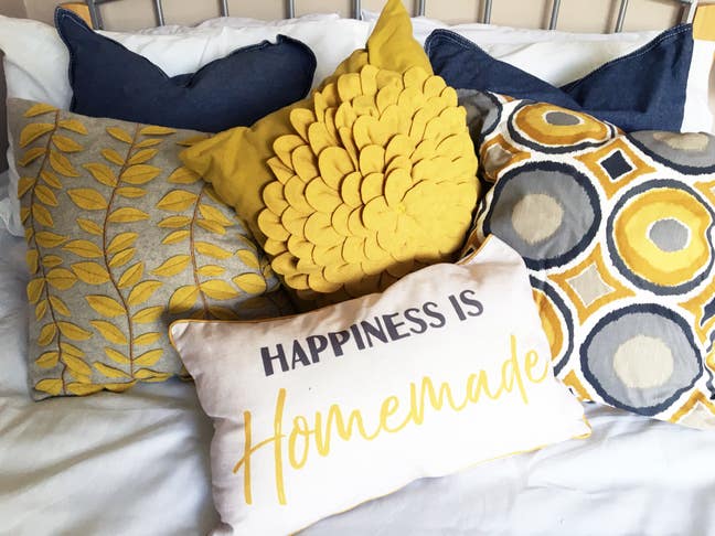
💛Great Things Happen Living in a Snug Home💛 Main Photo