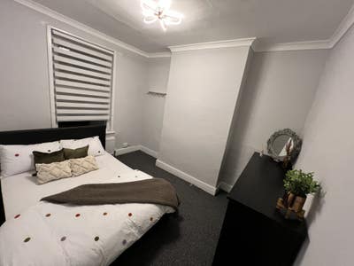 Double Room E9 - Lovely Relaxed Apt, Nhs Flat Main Photo