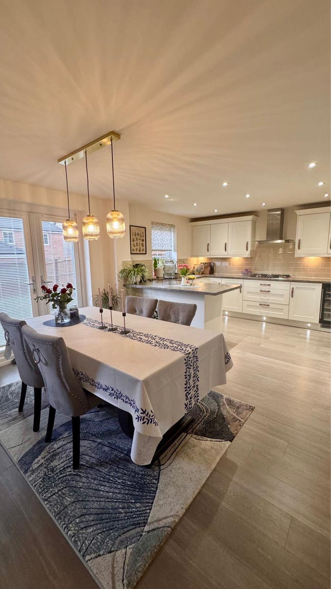 Double Room for Rent in a Clean & Modern New Build Main Photo