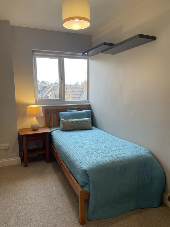 Single room with good bus links  Main Photo