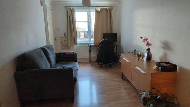 Furnished master bedroom near Gateshead metro Main Photo