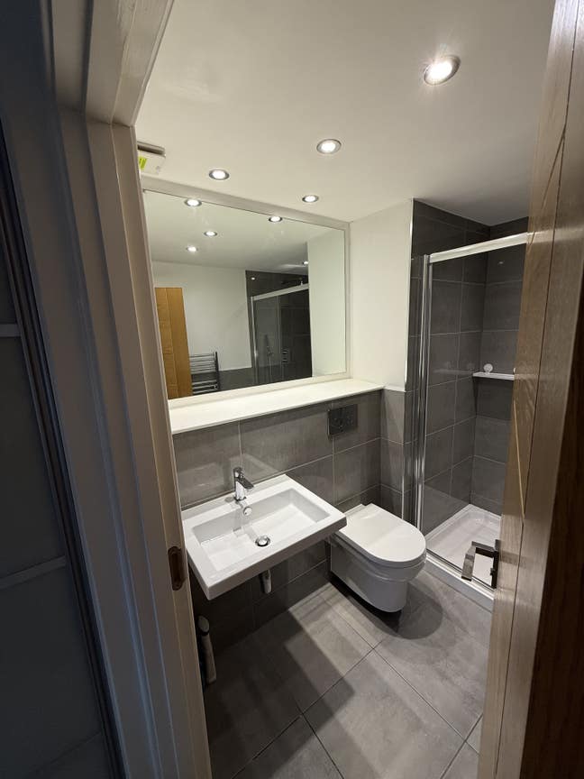 En-suite double room in Corstorphine, Edinburgh Main Photo