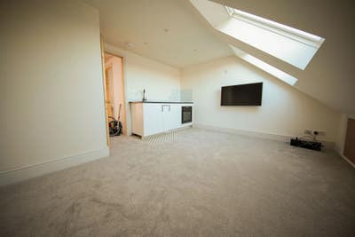 Southville - bright and cozy one bed loft flat  Main Photo