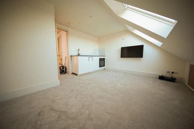 Southville - bright and cozy one bed loft flat  Main Photo