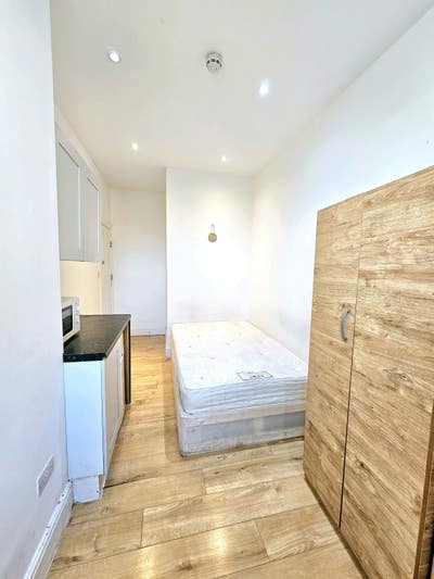 Furnished: Double Ensuite: All Bills Included  Main Photo