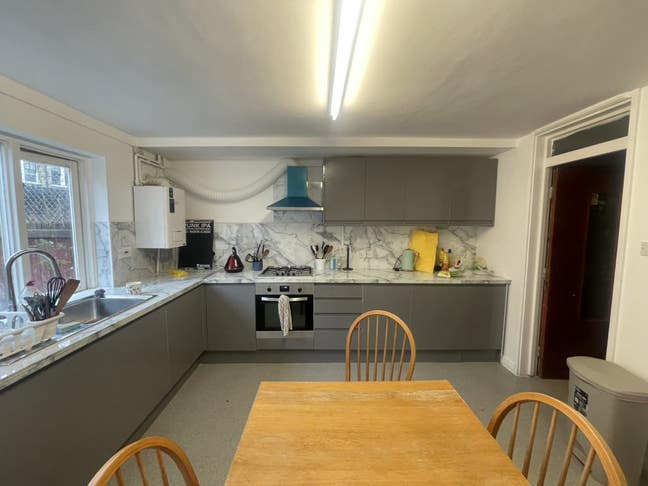 Waterloo double bedroom available Main Photo