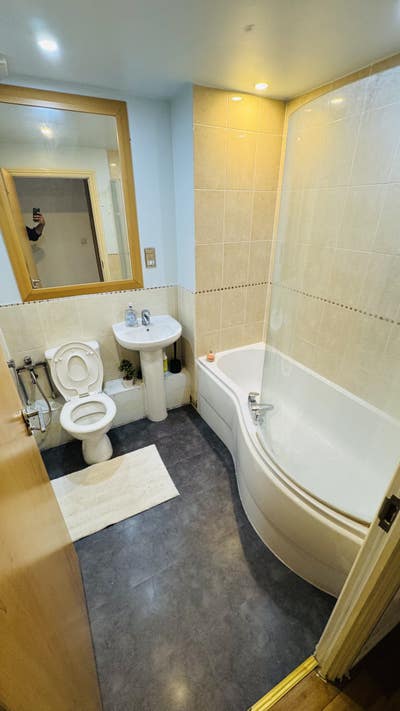 In suite bedroom  Main Photo