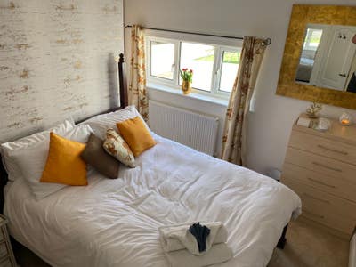Lovely double room available with own space Main Photo