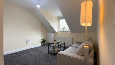 Refurbished 2 Bedroom Flat Chichele Road NW2 3AN Main Photo