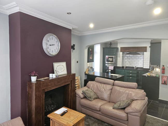 Amazingly Priced Room in 4 Bed House Share - L6 Main Photo