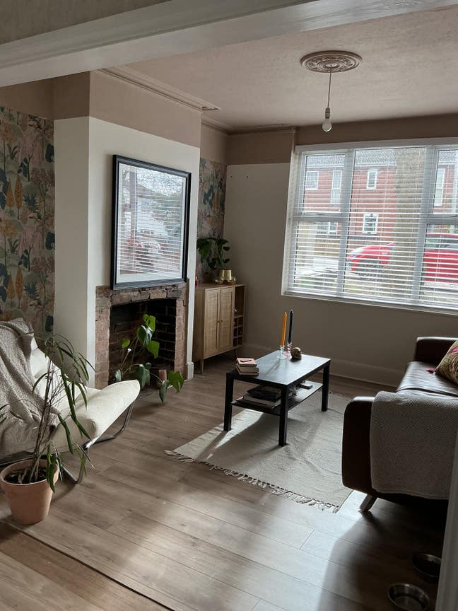 Spacious modern room in large house  Main Photo