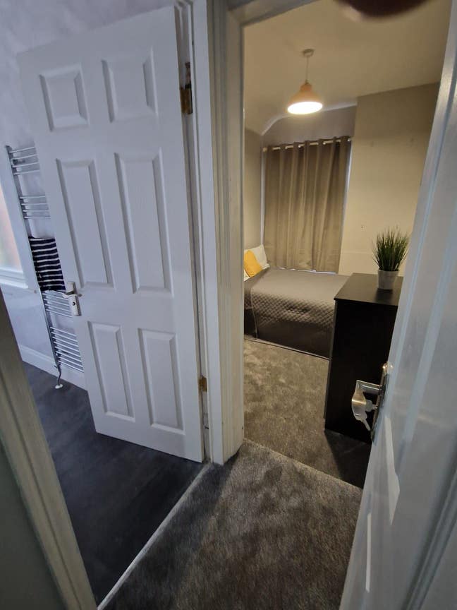 Double Ensuite room available for Professionals   Main Photo