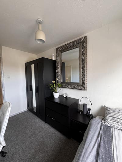 Good size single bedroom Main Photo