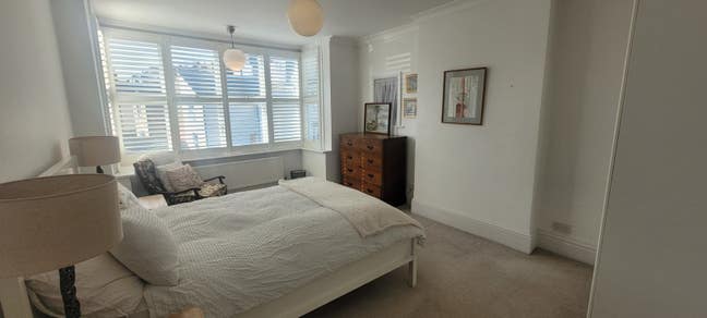 Large double room in family home  Main Photo