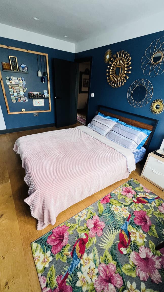 Female Only -Double  Room  in  Hounslow/ Whitton  Main Photo