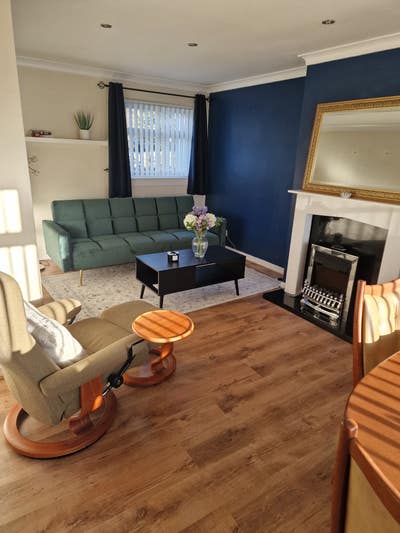 2bed house w/ parking + garden. 10min to beach Main Photo