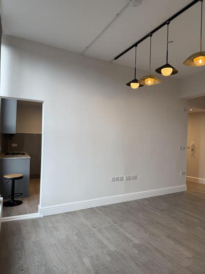 Spacious & Modern Studio Flat to Rent Main Photo