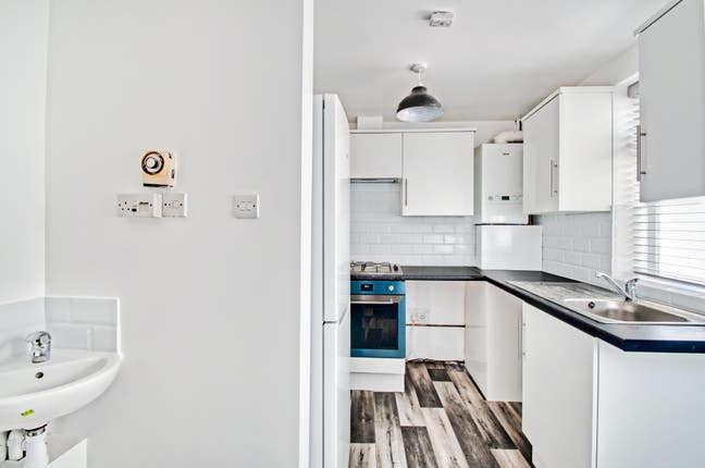A stunning 3 bedroom house in E15 Main Photo