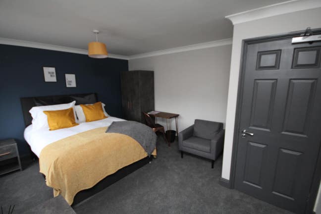 Poolside House Luxury en-suite room close to town Main Photo