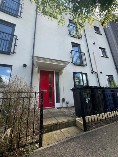 Nice Professional shared house bills included Main Photo