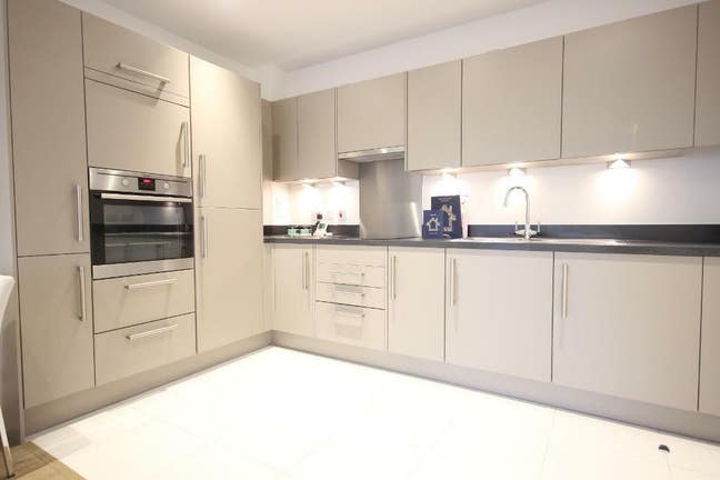 Double Room w/ Separate Bathroom North Greenwich Main Photo