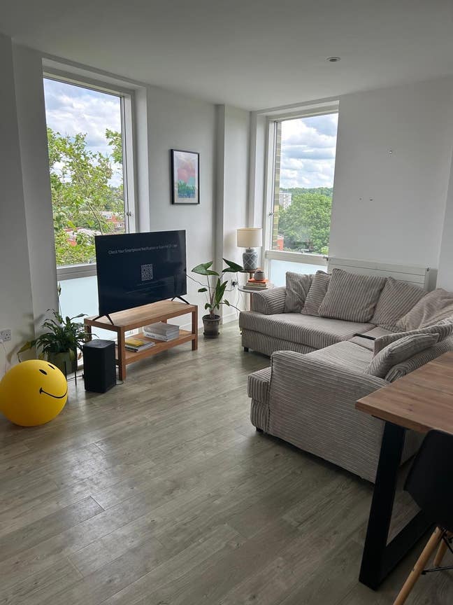 Lovely Peckham Flat - looking for new gal flatmate Main Photo