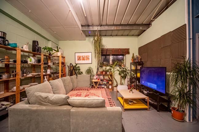 Room available in a Creative Warehouse in Clapton Main Photo