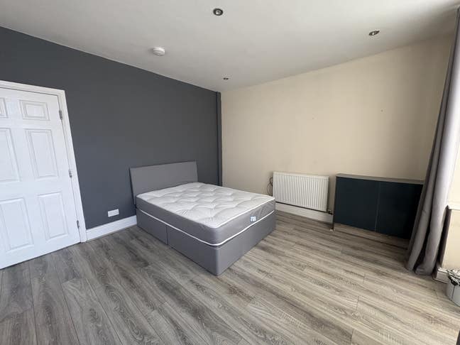 Great Rooms to rent in Chesterfield centre Main Photo
