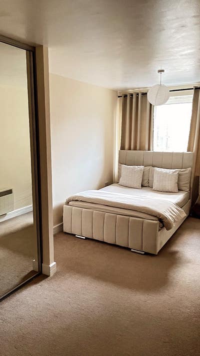 Double room 6 min walk to Woking Station Main Photo