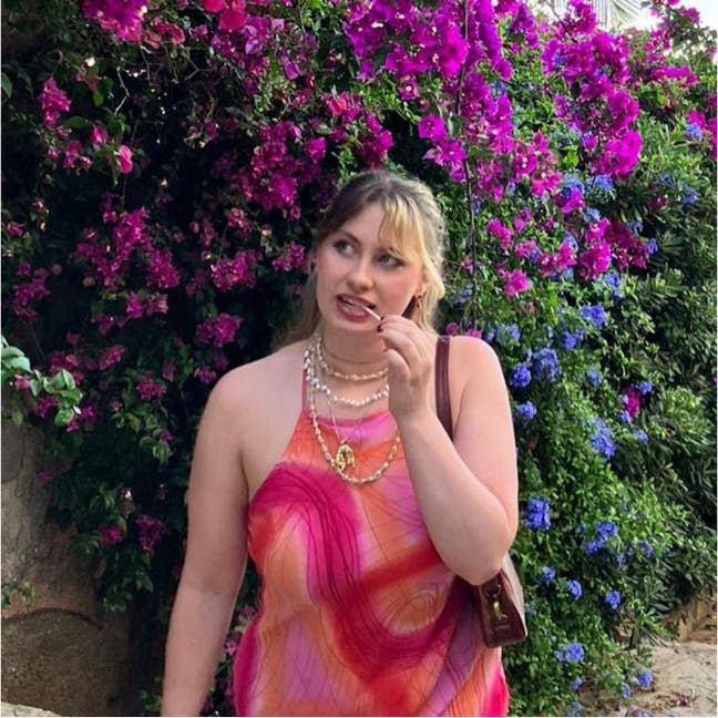 Professional Female seeks a single or double room Main Photo