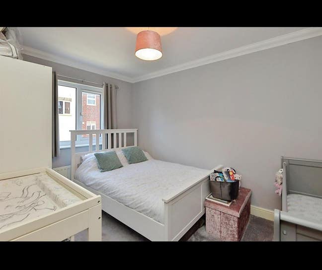 Double room in quiet flat Main Photo