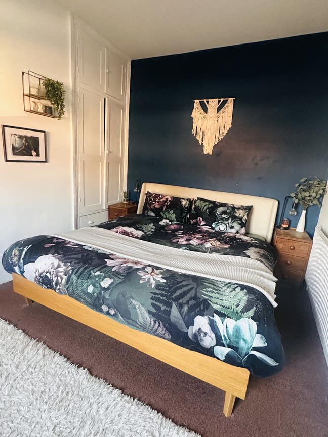 Large double room plus extra roomwalking wardrobe  Main Photo
