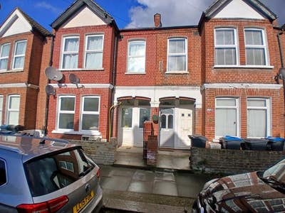 Newly Done Two Bedroom Maisonette in Colliers Wood Main Photo