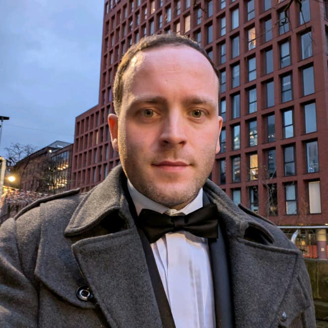 Director | Looking for easy access to the city. Main Photo