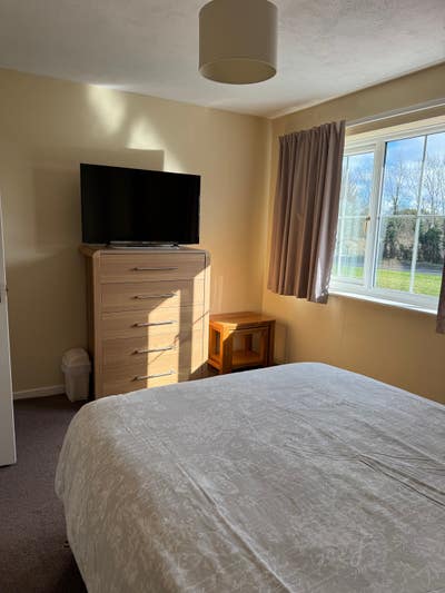 Bedroom for rent contractor only  Main Photo