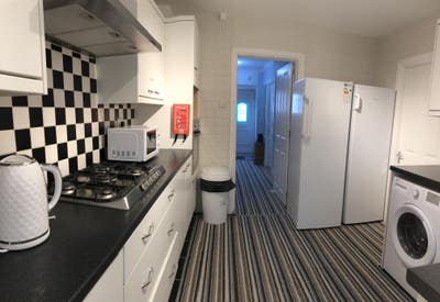 Large Beautiful Room | Stylish House | Garden | Main Photo