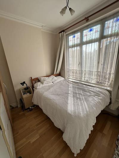 Small but sunny room  Main Photo