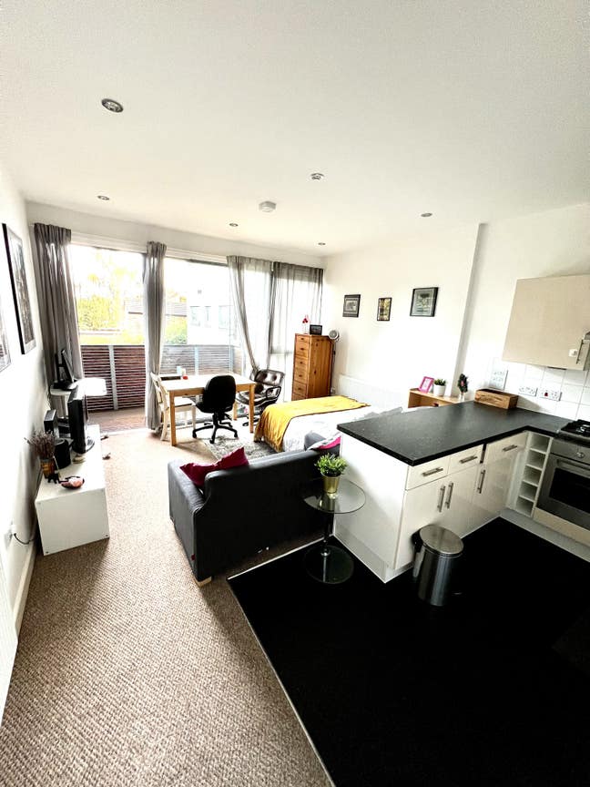 Studio flat, short let Main Photo