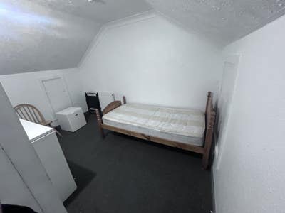 Single room available  Main Photo