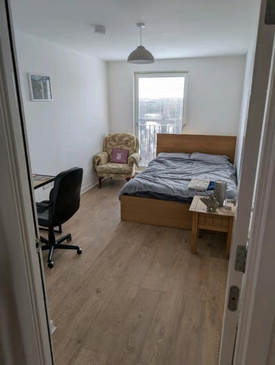 Double bedroom with private separate bathroom Main Photo