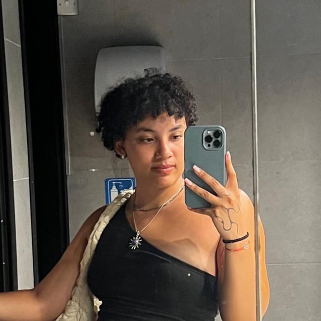 25 year old Female seeks a single or double room Main Photo