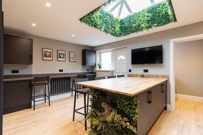 Fantastic central property with stunning rooms Main Photo