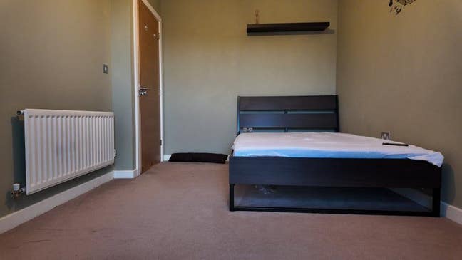 Large Double Room with Exclusive Bathroom Main Photo