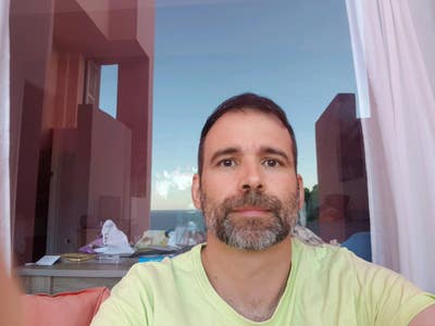 I am a professional male. I am lookin... Main Photo