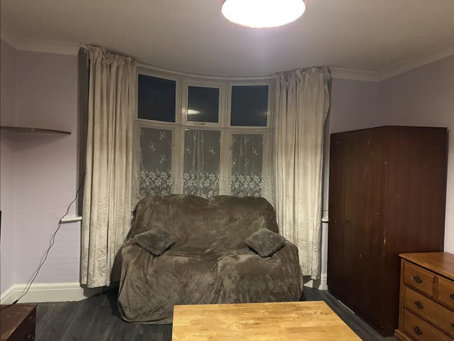 Large ground floor room available Main Photo