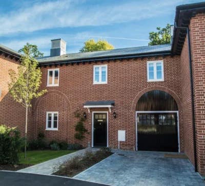 Beautiful 3 Bed House Balls Park Main Photo